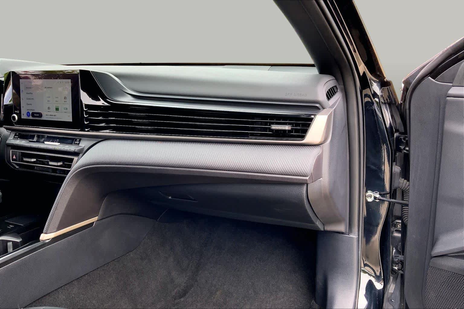 Used 2025 Toyota Camry SE FWD image 18
