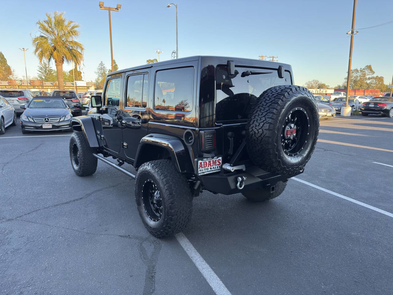Used 2016 Jeep Wrangler Unlimited Sahara w/ Connectivity Group image 5