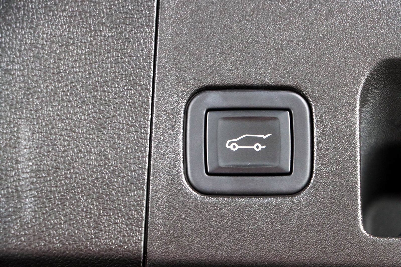 Used 2023 Cadillac XT4 Premium Luxury w/ Cold Weather Package FWD image 30