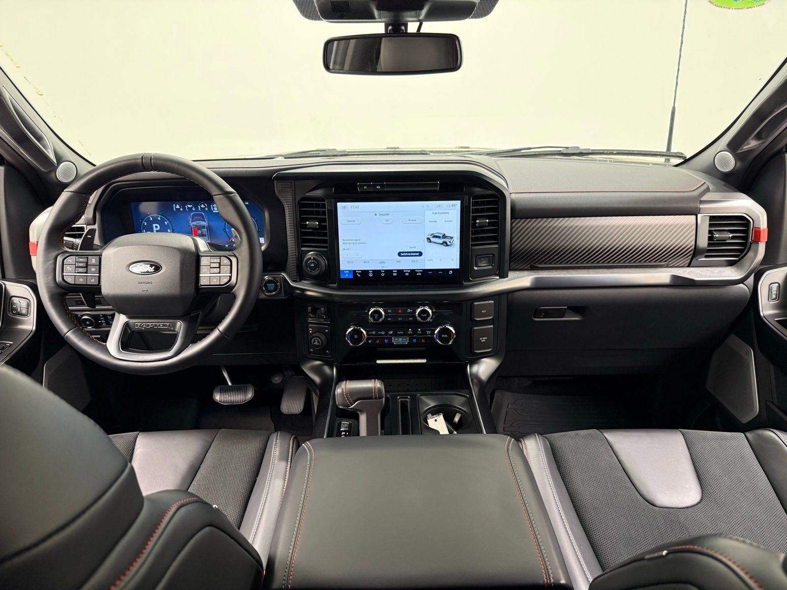 Used 2025 Ford F150 Raptor AWD/4WD image 31