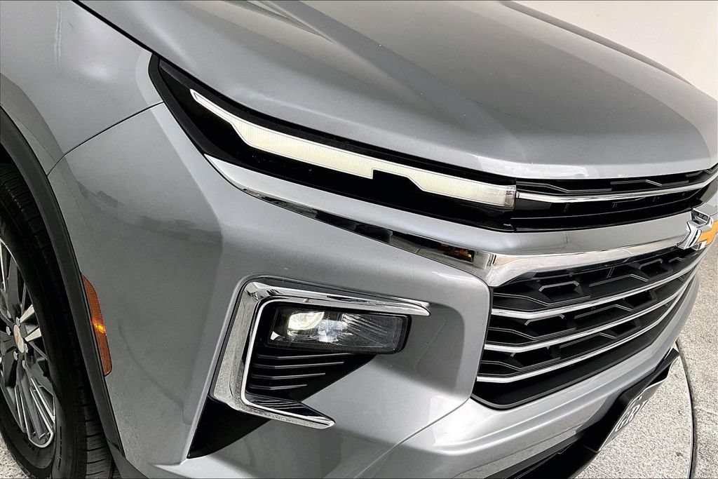 Used 2024 Chevrolet Traverse LT FWD image 37