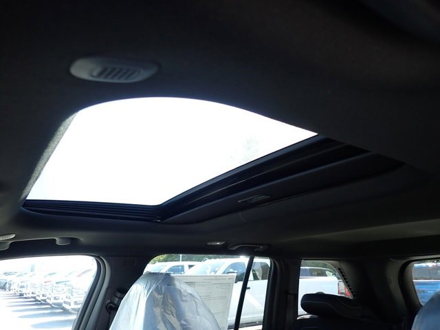 New 2025 Jeep Grand Cherokee Laredo w/ Luxury Tech Group I image 18