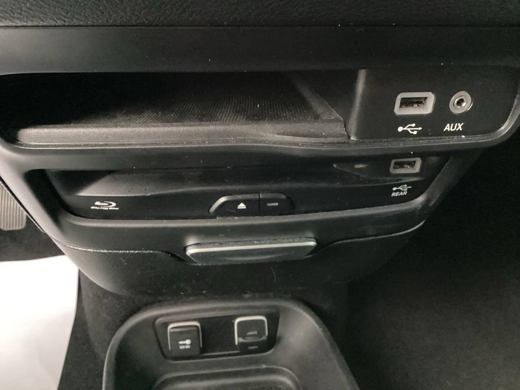 Used 2018 Chrysler Pacifica Touring-L Plus w/ S Appearance Package FWD image 26