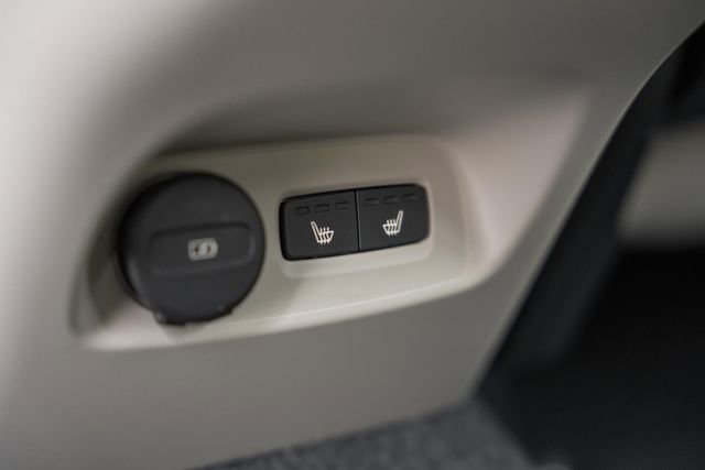 New 2026 Volvo XC40 B5 Ultra w/ Protection Package Premier image 35