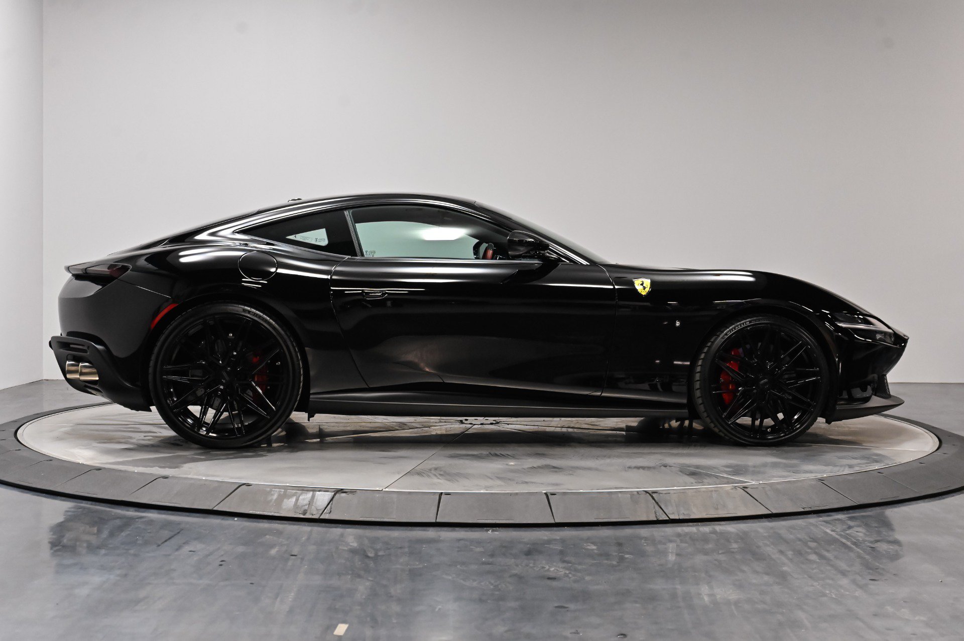 Used 2022 Ferrari Roma RWD image 19
