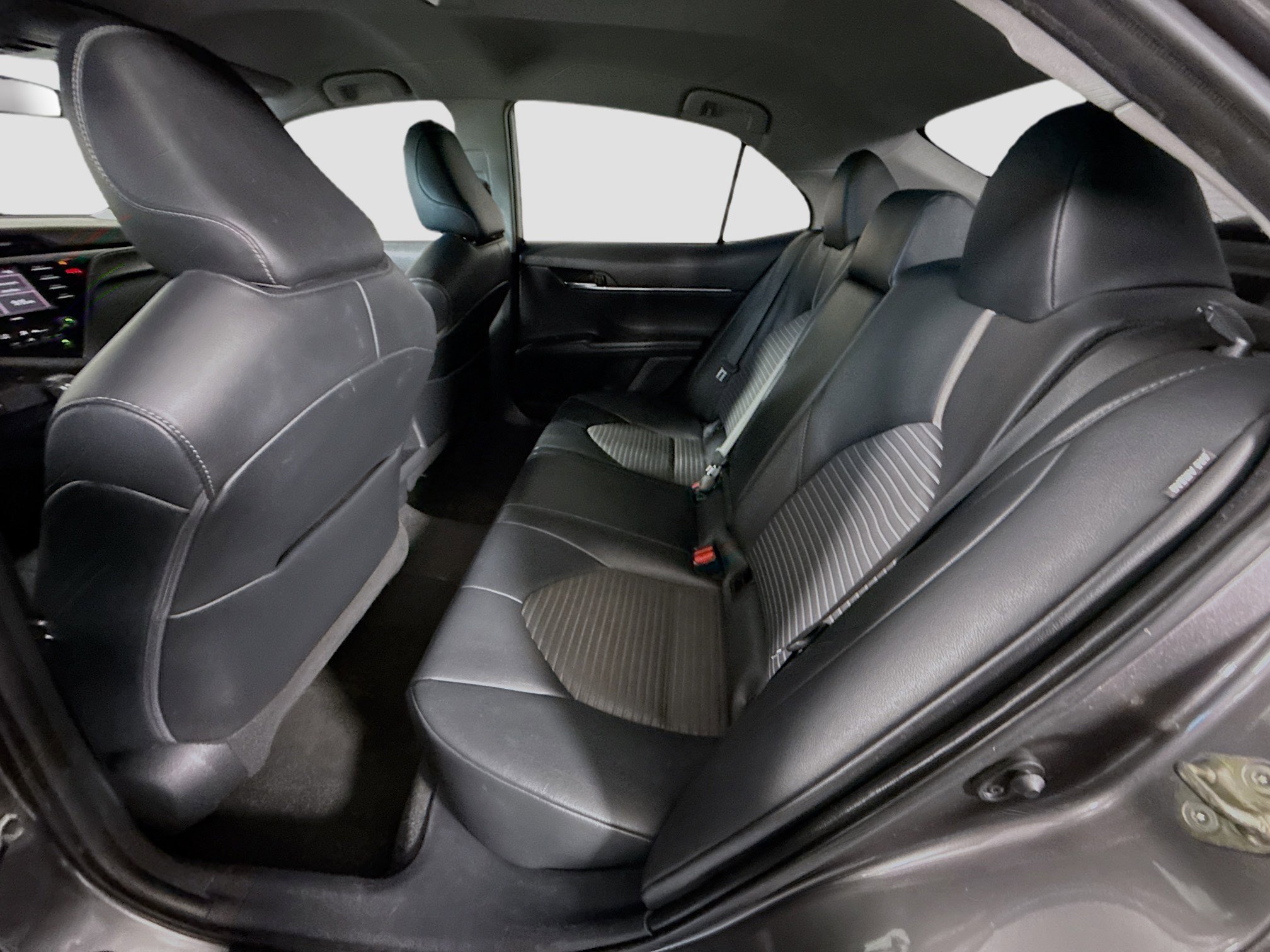 Used 2020 Toyota Camry SE FWD image 24