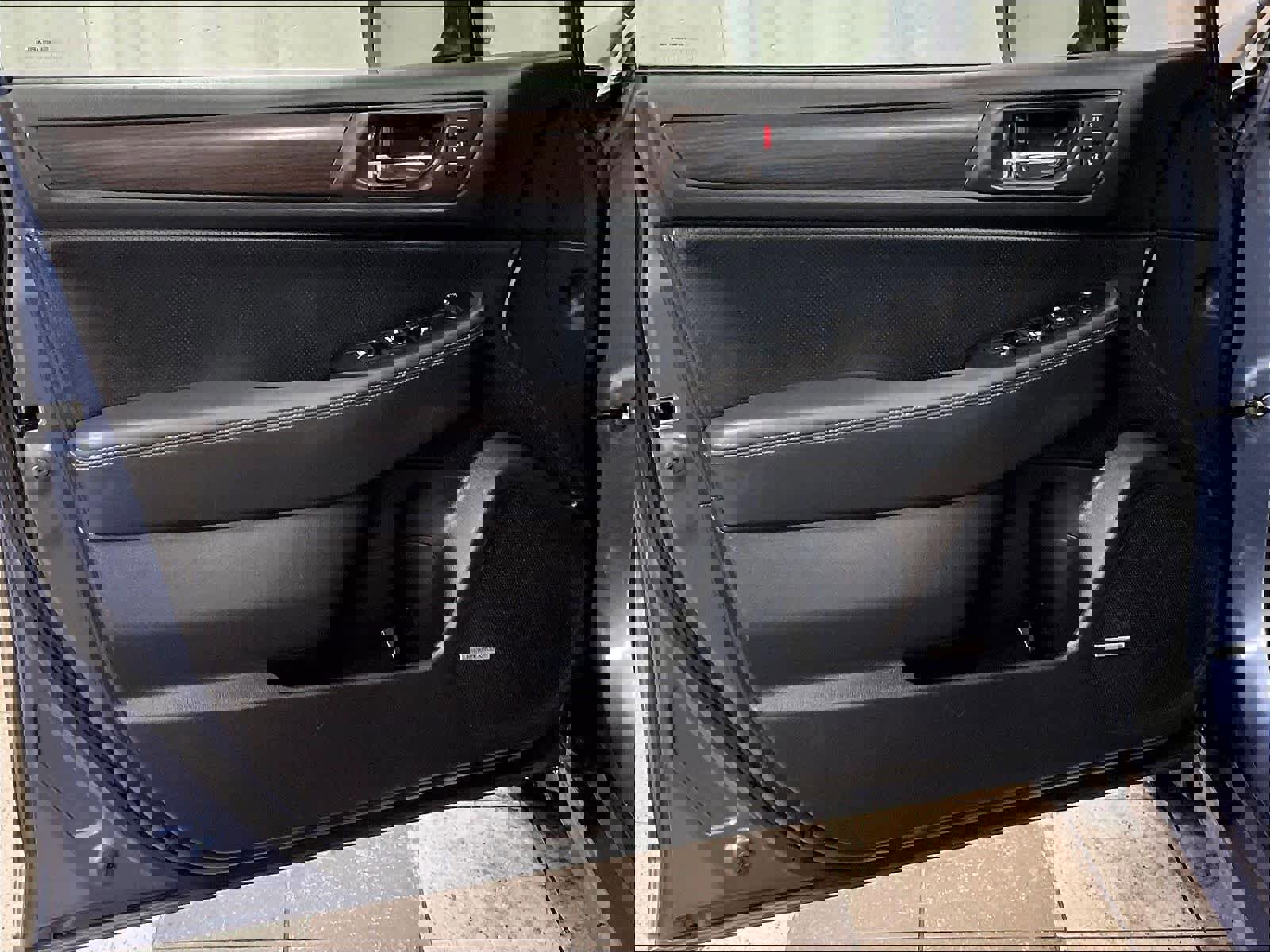 Used 2016 Subaru Legacy 3.6R Limited image 9