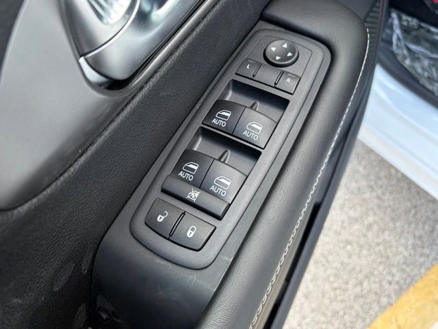 New 2026 Chrysler Pacifica Select image 13