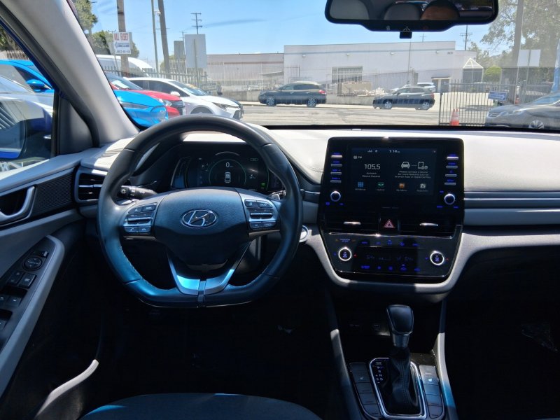 Used 2020 Hyundai Ioniq SE FWD image 11