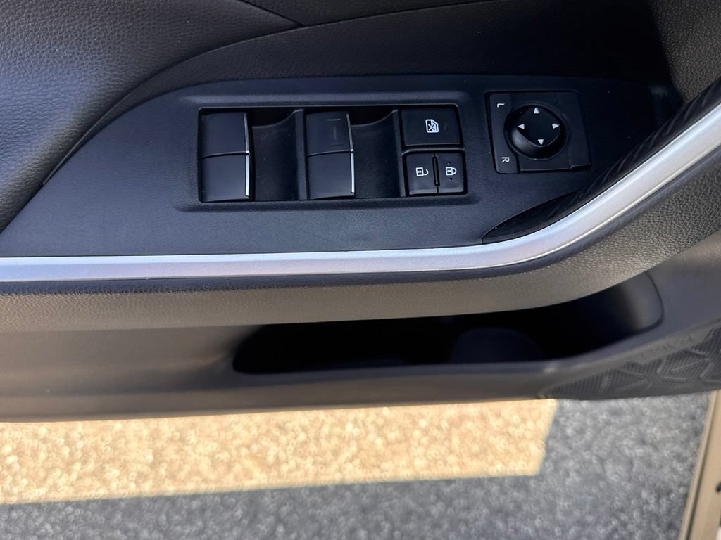 Used 2021 Toyota RAV4 XLE Premium AWD/4WD image 16