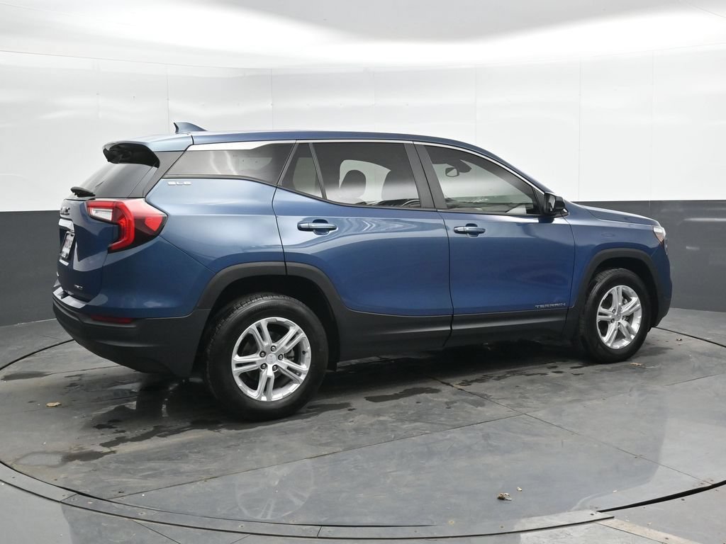 Used 2024 GMC Terrain SLE AWD/4WD image 2