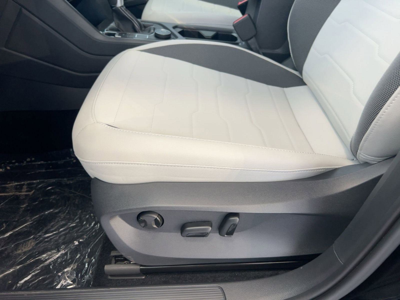 New 2026 Volkswagen Taos SE AWD/4WD image 14