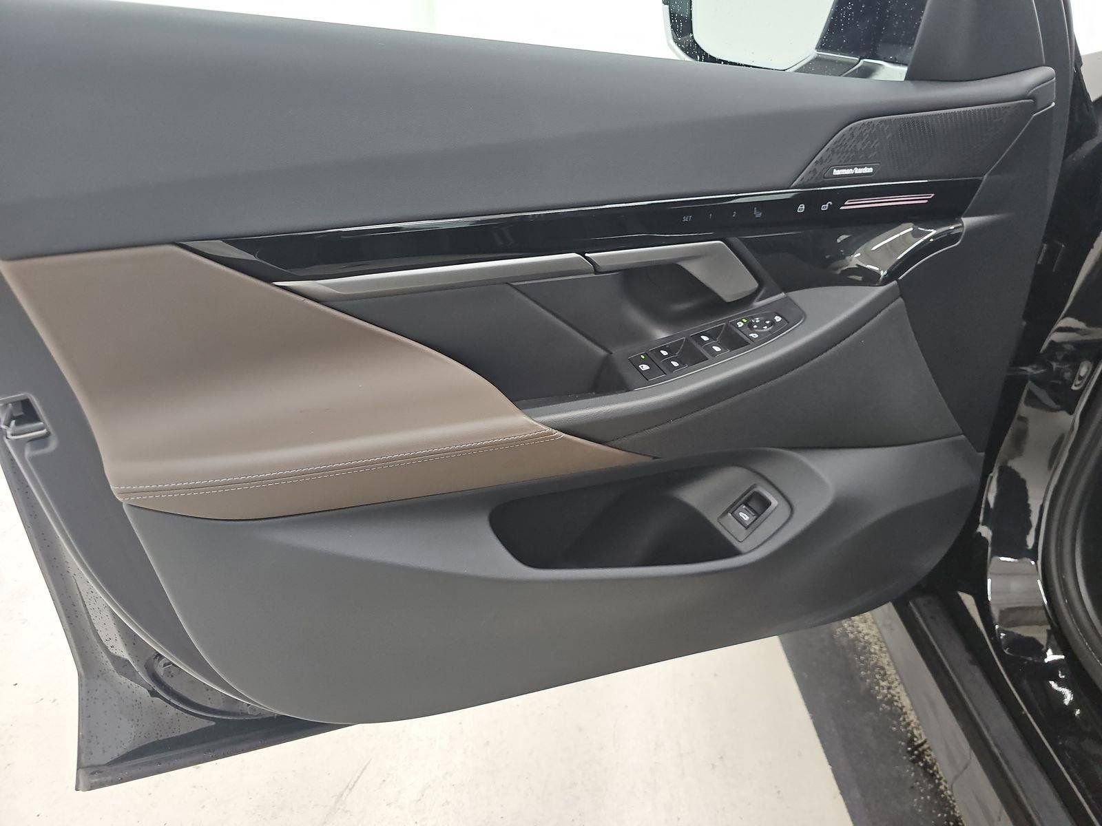 Certified 2025 BMW 530i image 9