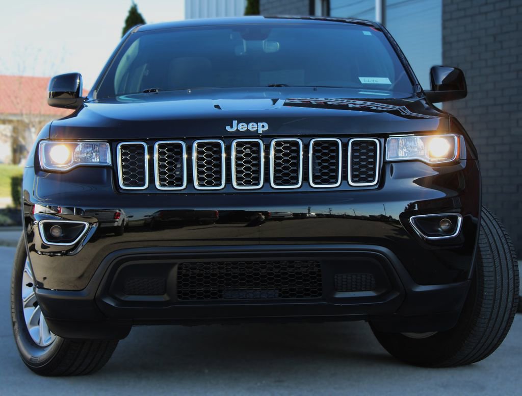 Used 2022 Jeep Grand Cherokee Laredo E AWD/4WD image 2