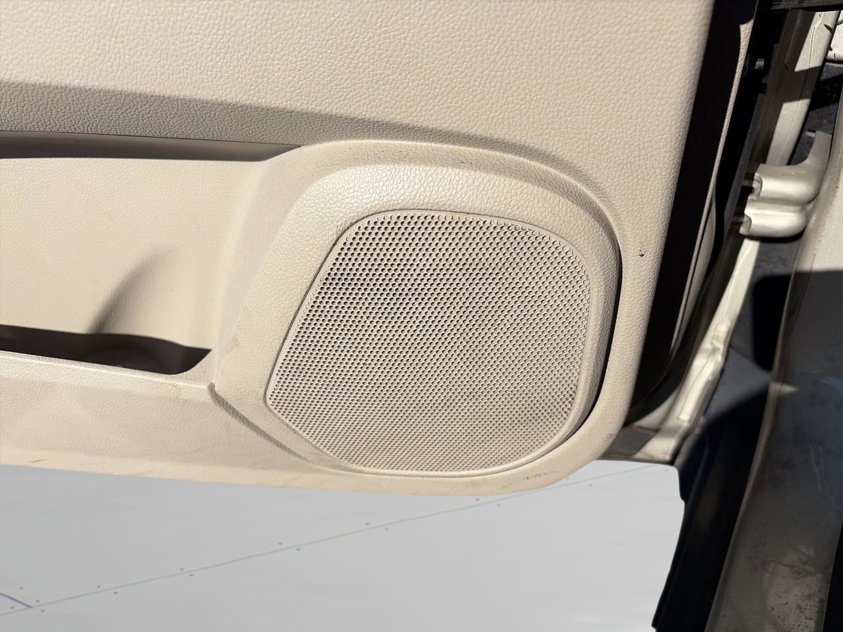 Used 2016 Cadillac SRX Luxury w/ Driver Awareness Package image 26