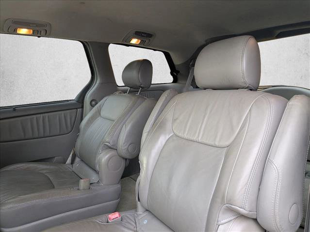 Used 2008 Toyota Sienna XLE Limited image 11
