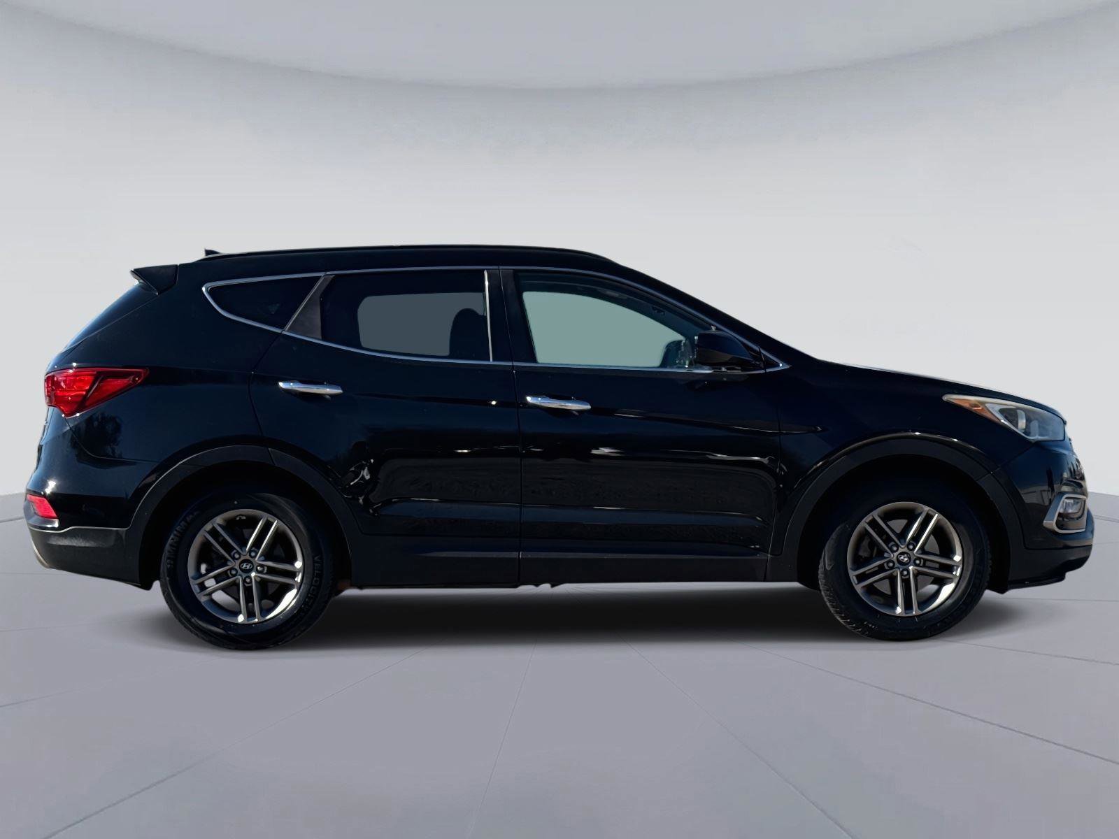 Used 2017 Hyundai Santa Fe Sport image 2