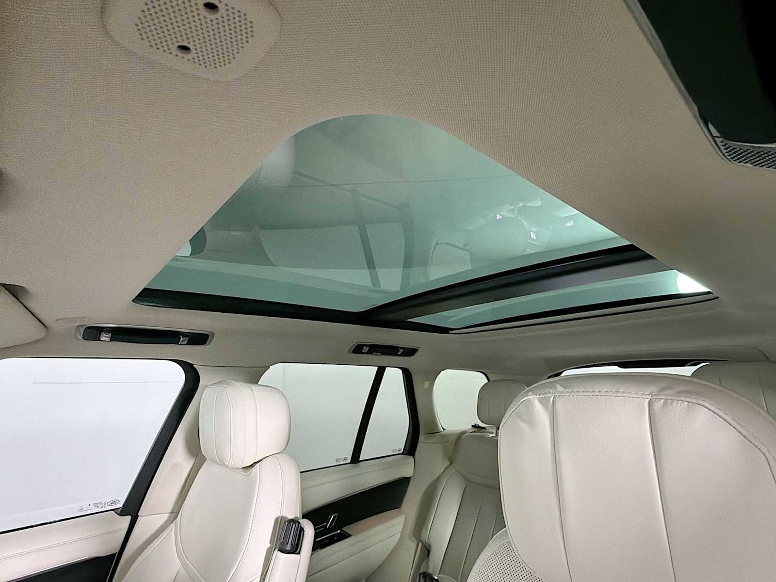 Used 2024 Land Rover Range Rover SE image 13