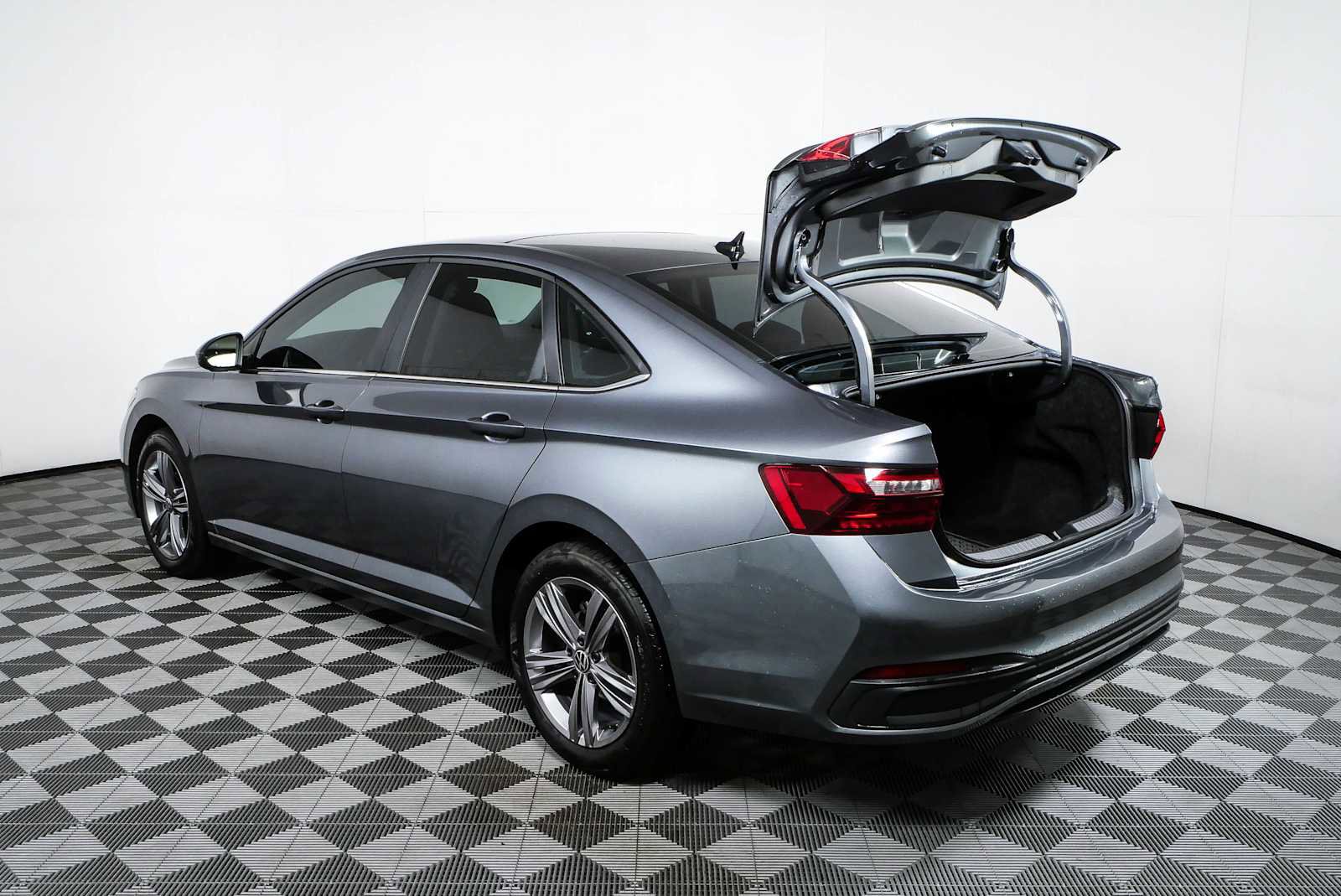 Used 2023 Volkswagen Jetta SE FWD image 30