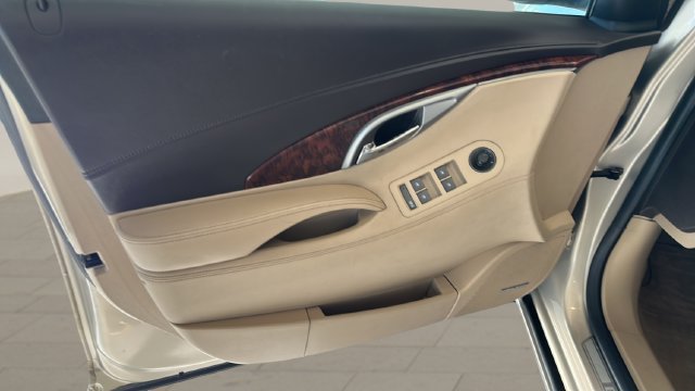 Used 2010 Buick LaCrosse CXS FWD image 9