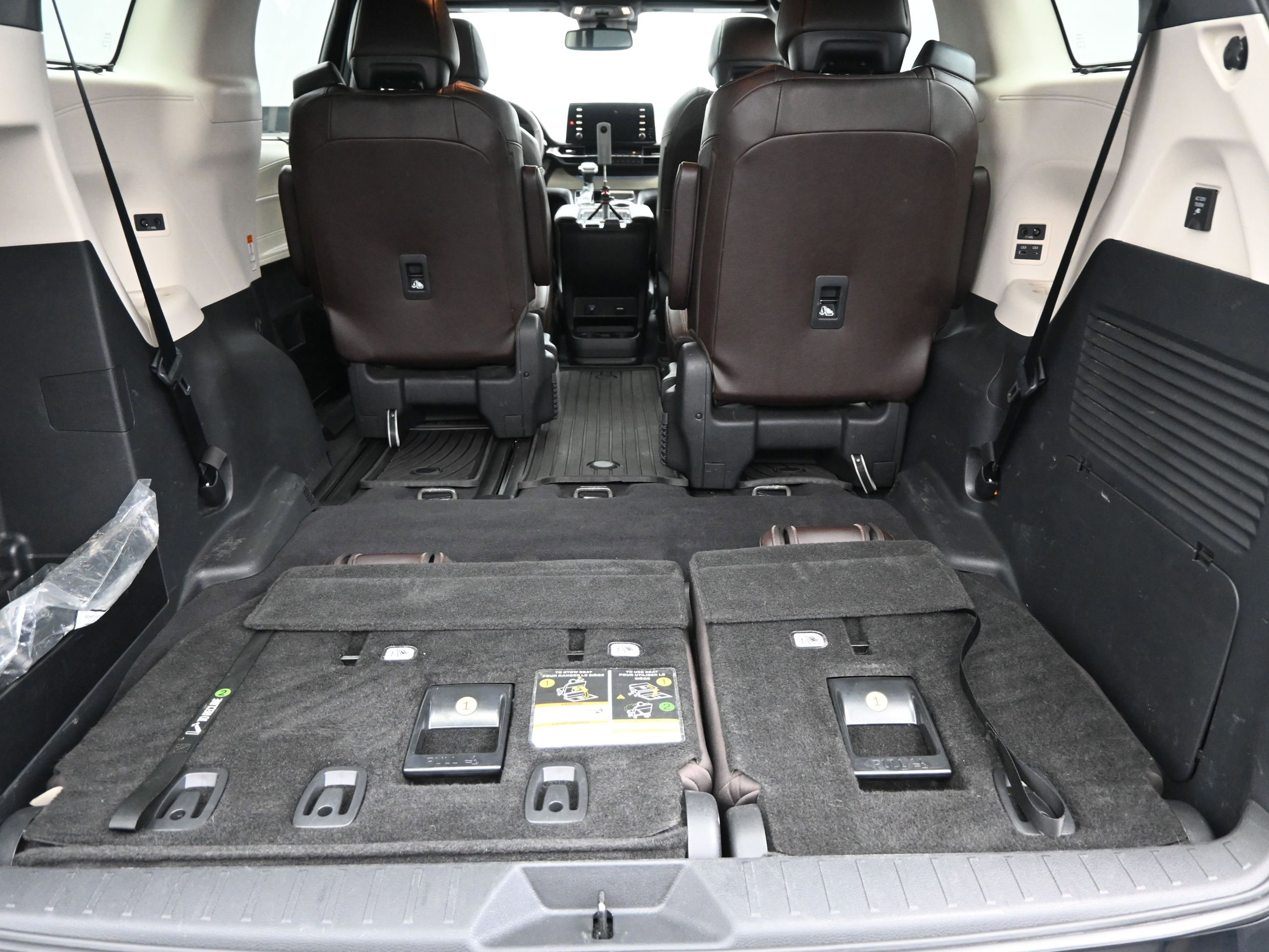 Used 2022 Toyota Sienna Platinum image 11