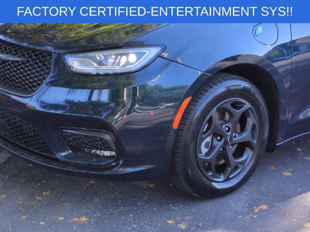 Certified 2023 Chrysler Pacifica Limited w/ Uconnect Theater Family Group FWD image 9