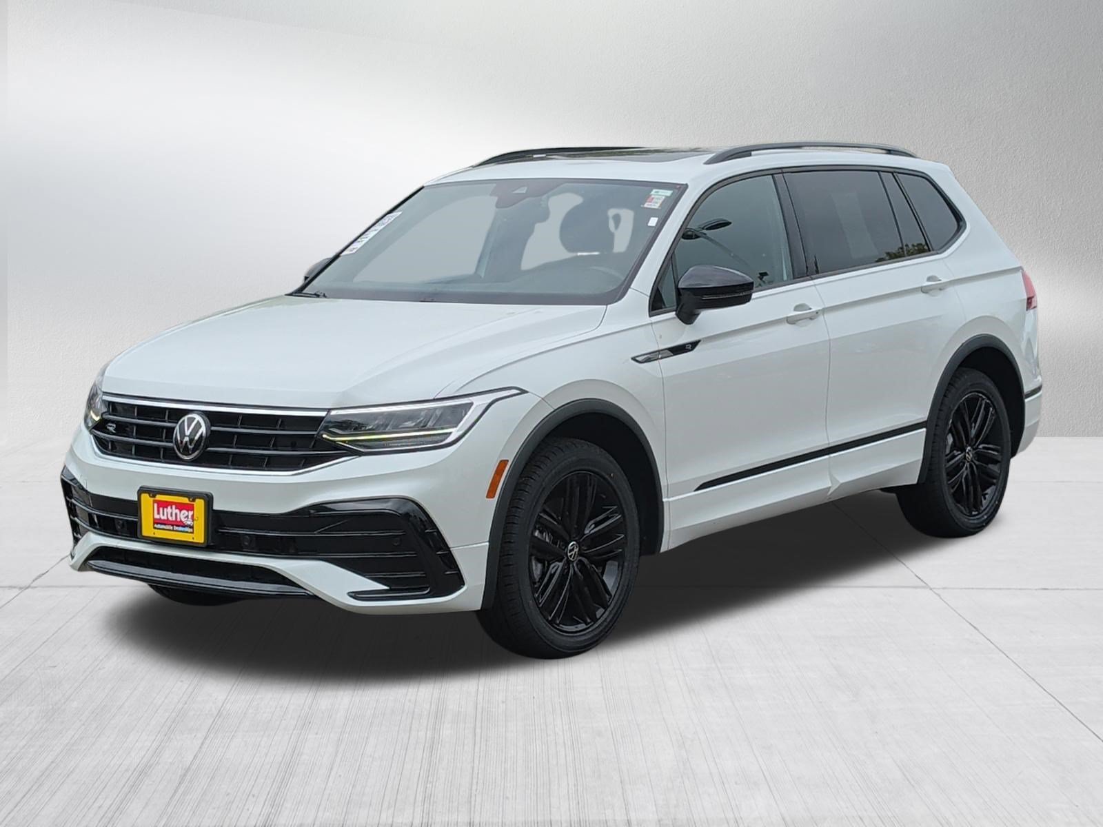Used 2022 Volkswagen Tiguan SE R-Line AWD/4WD image 3