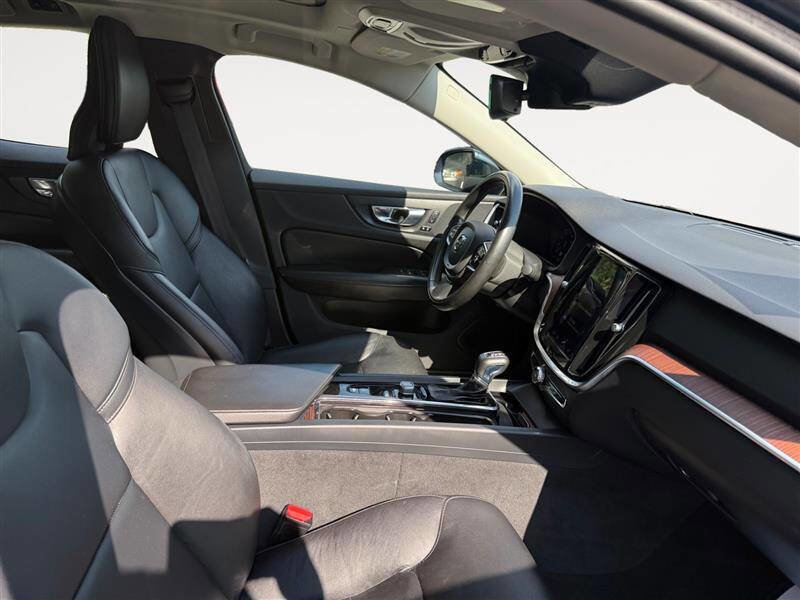 Used 2021 Volvo S60 T5 Momentum image 15