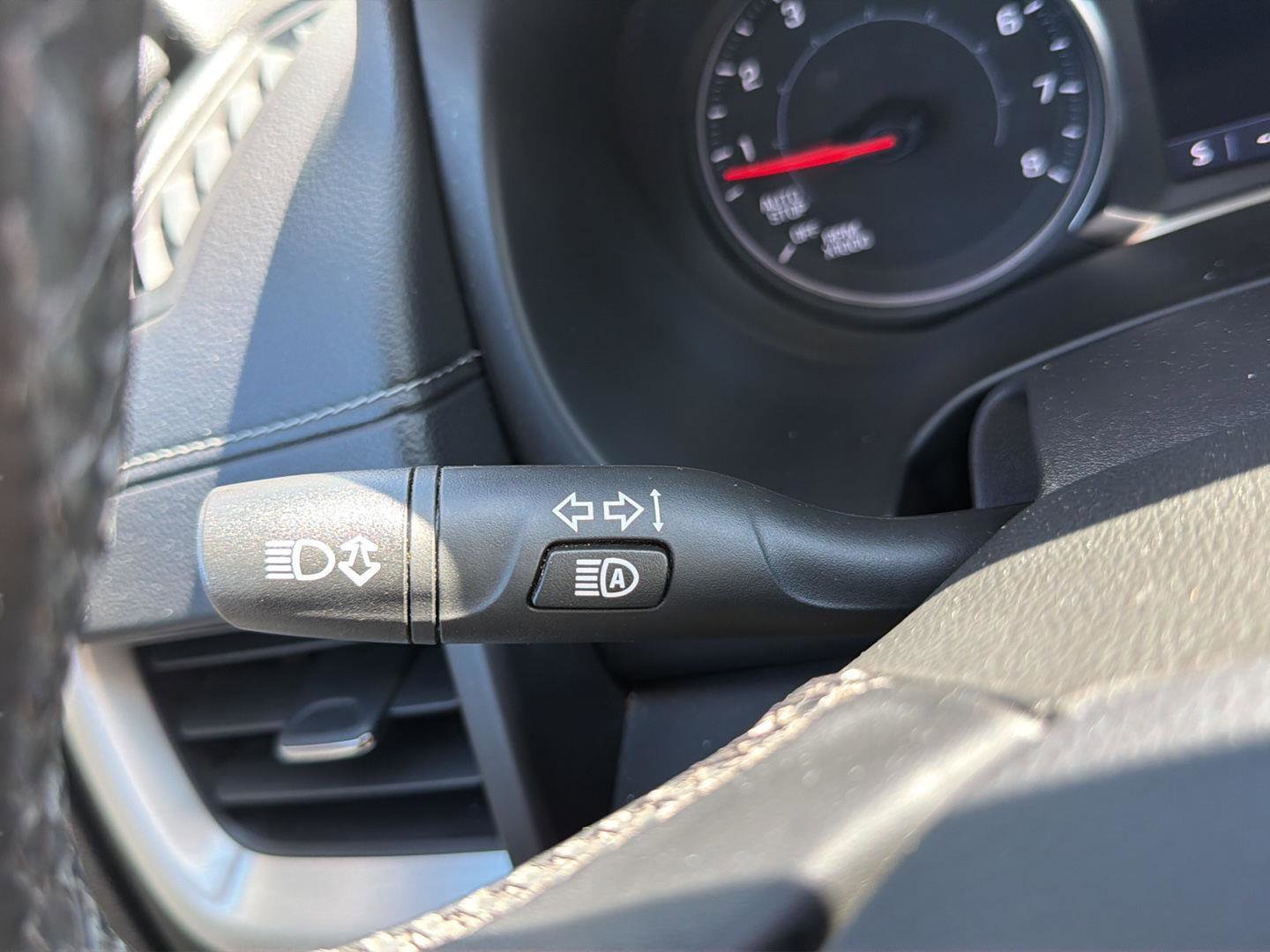 Used 2024 GMC Terrain SLT AWD/4WD image 20