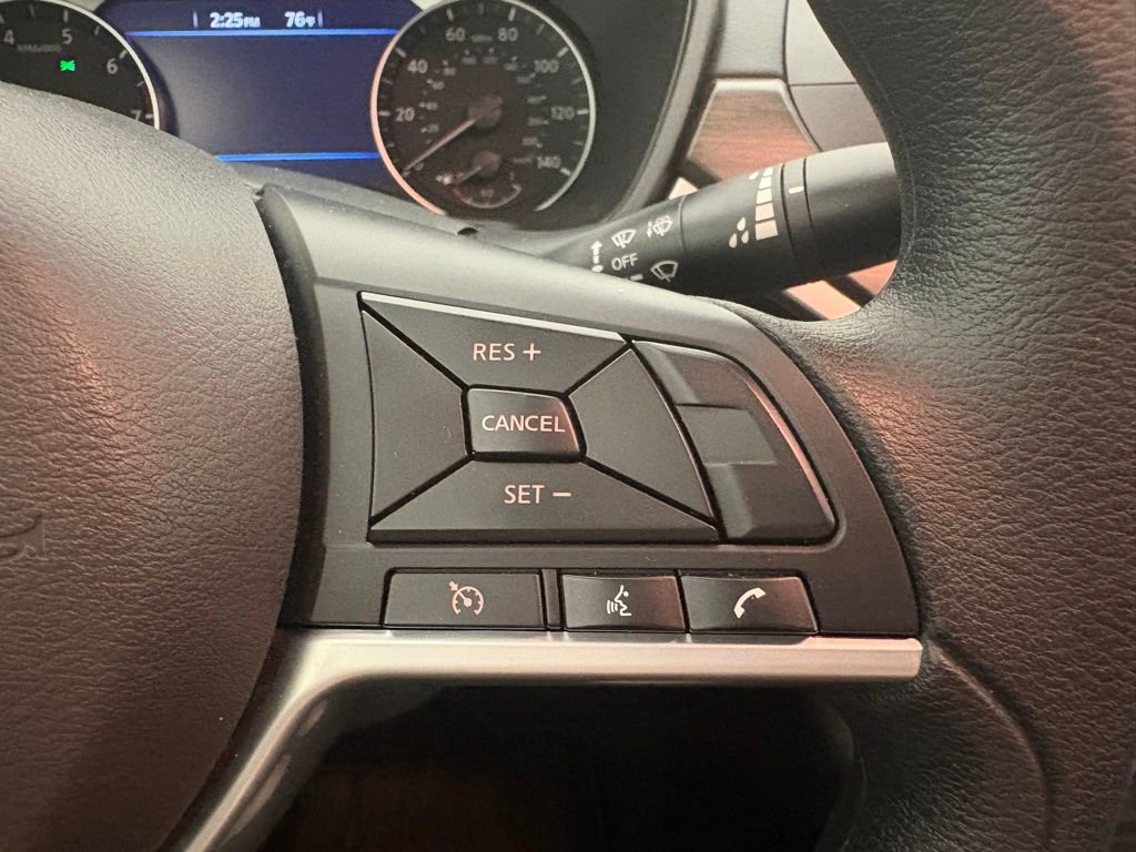 Used 2025 Nissan Altima 2.5 SV FWD image 4