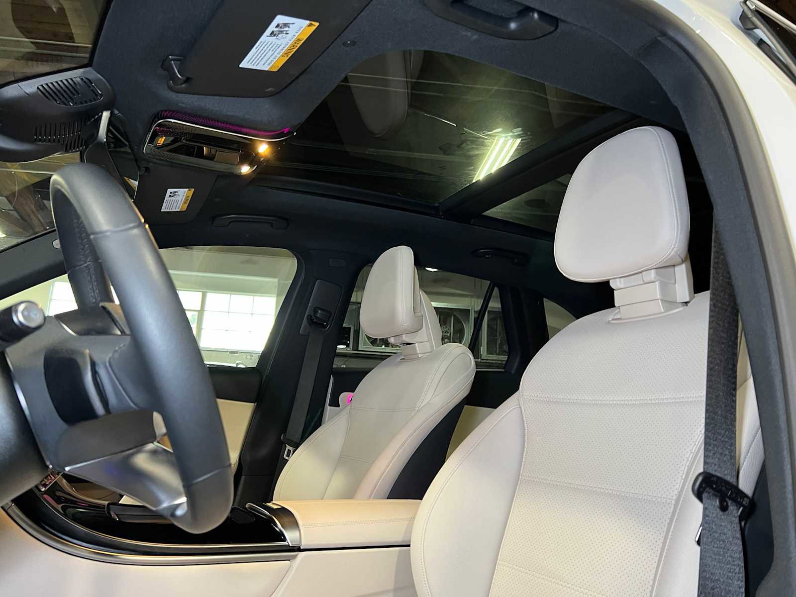 Used 2025 Mercedes-Benz GLC 300 4MATIC image 22