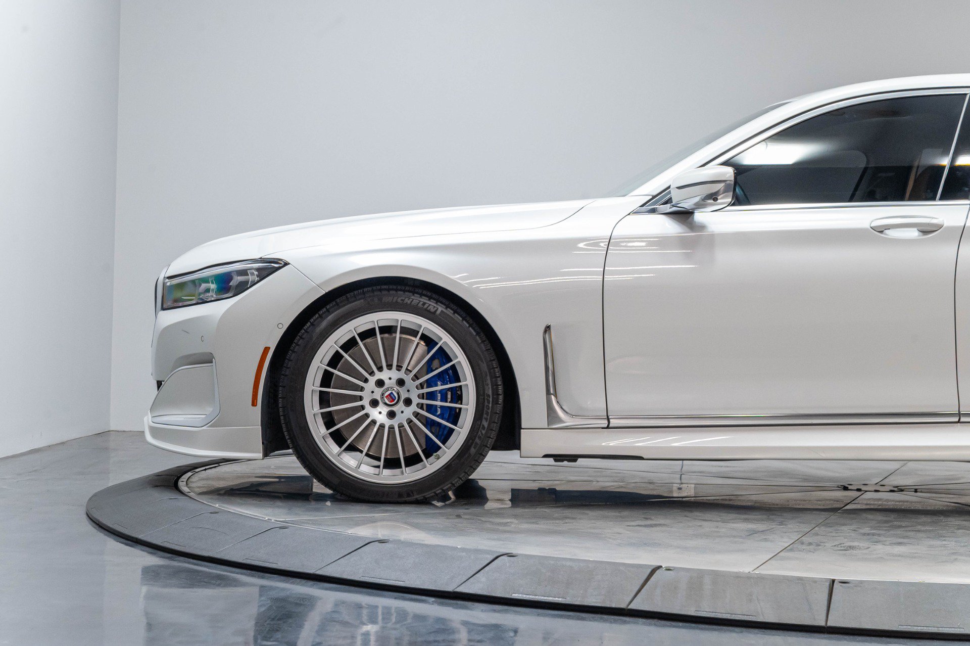 Used 2022 BMW ALPINA B7 xDrive AWD/4WD image 35