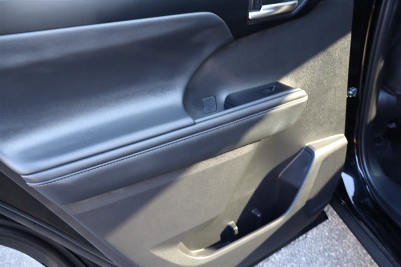 Used 2025 Toyota Highlander XSE image 12