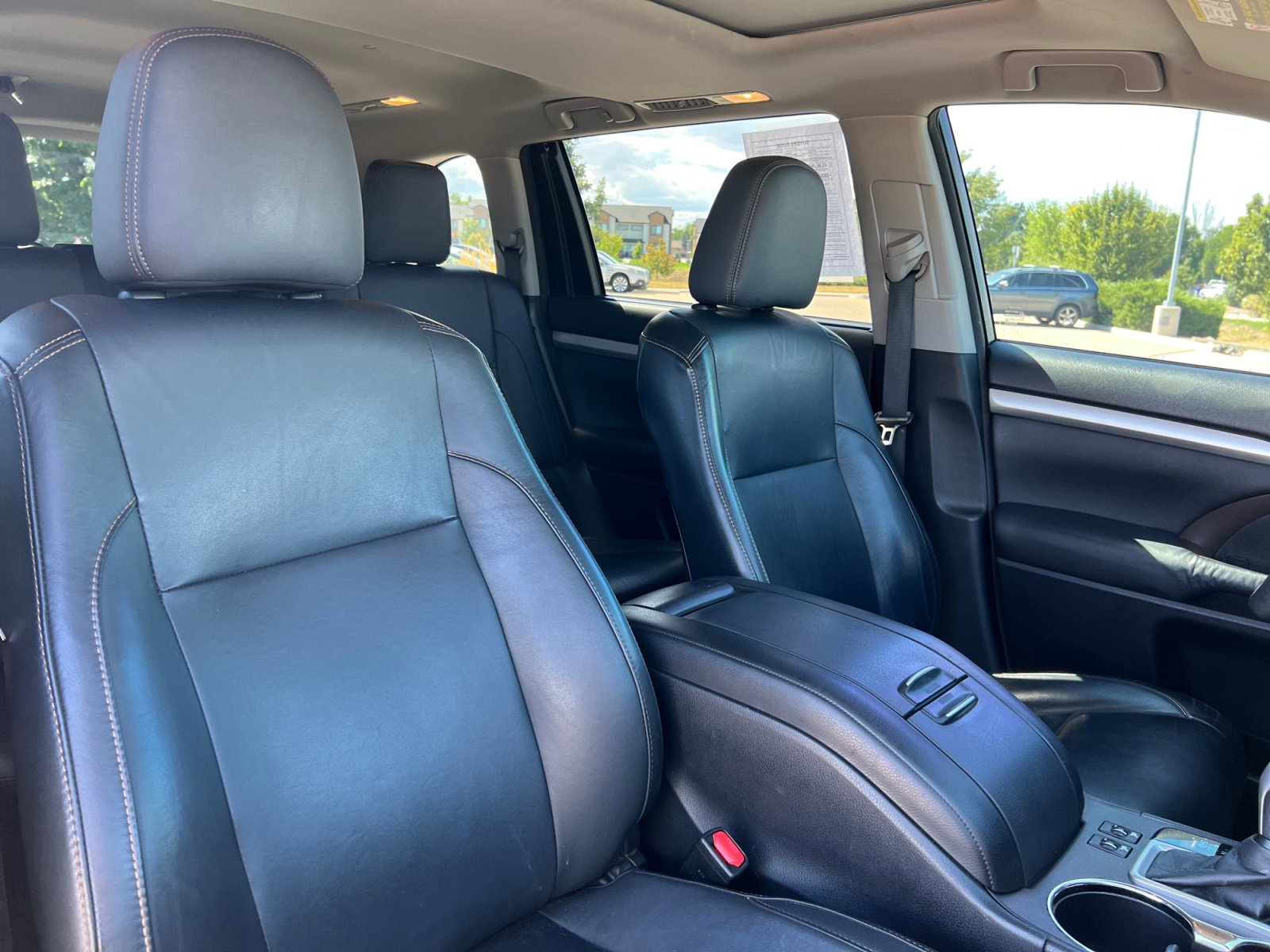 Used 2015 Toyota Highlander XLE AWD/4WD image 19