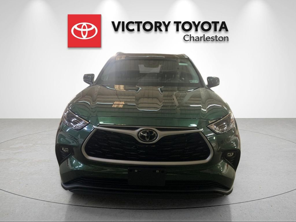 Used 2023 Toyota Highlander XLE image 8