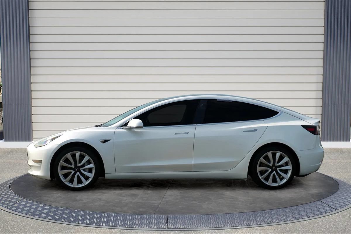 Used 2019 Tesla Model 3 Standard Range RWD image 4