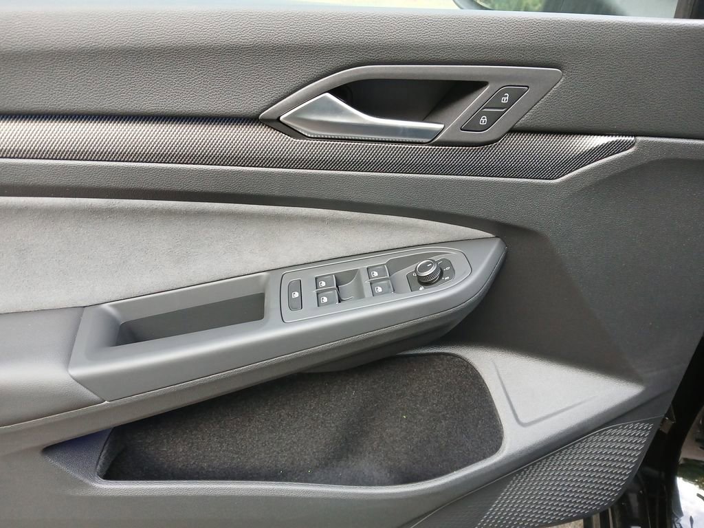 New 2025 Volkswagen Golf w/ Euro Style Package image 11