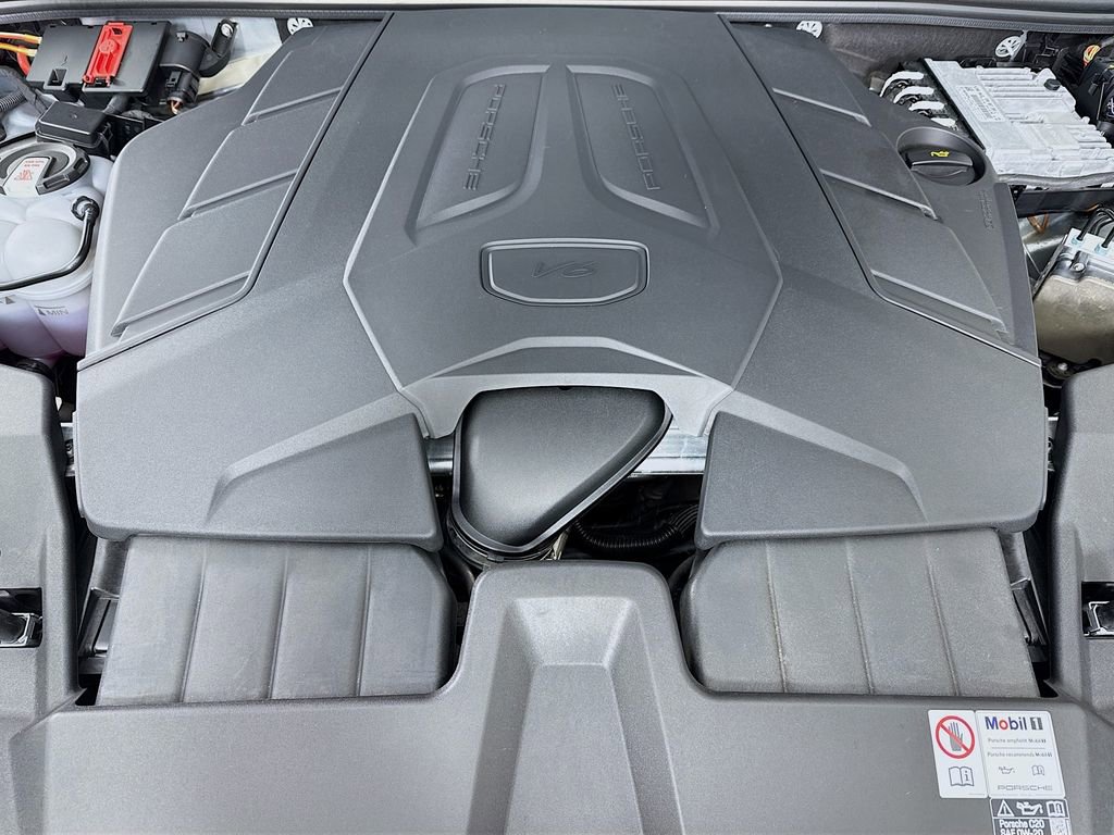 Certified 2024 Porsche Cayenne Coupe image 33