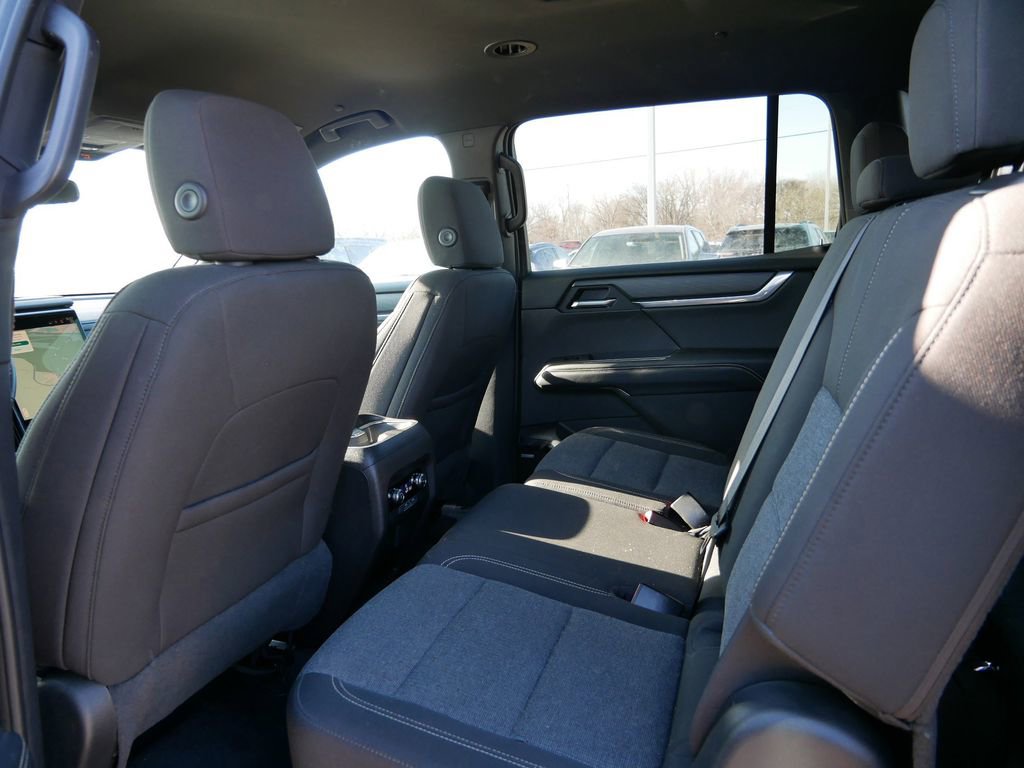 Used 2025 GMC Acadia Elevation image 12