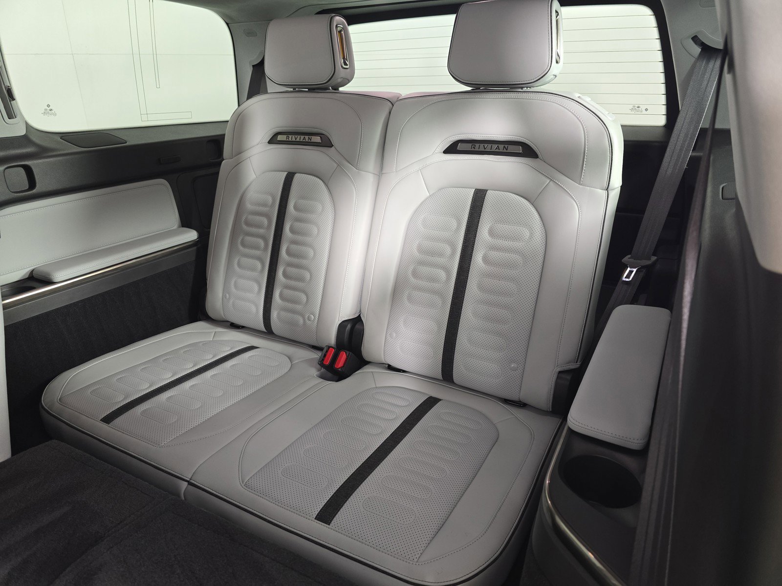 Used 2024 Rivian R1S Adventure AWD/4WD image 22