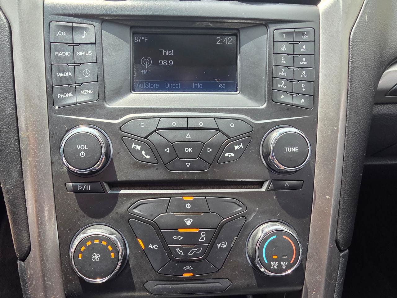 Used 2017 Ford Fusion SE w/ Equipment Group 201A FWD image 14