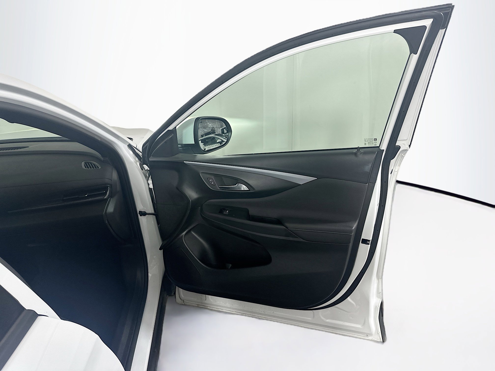 Used 2025 Buick Envista Preferred FWD image 32