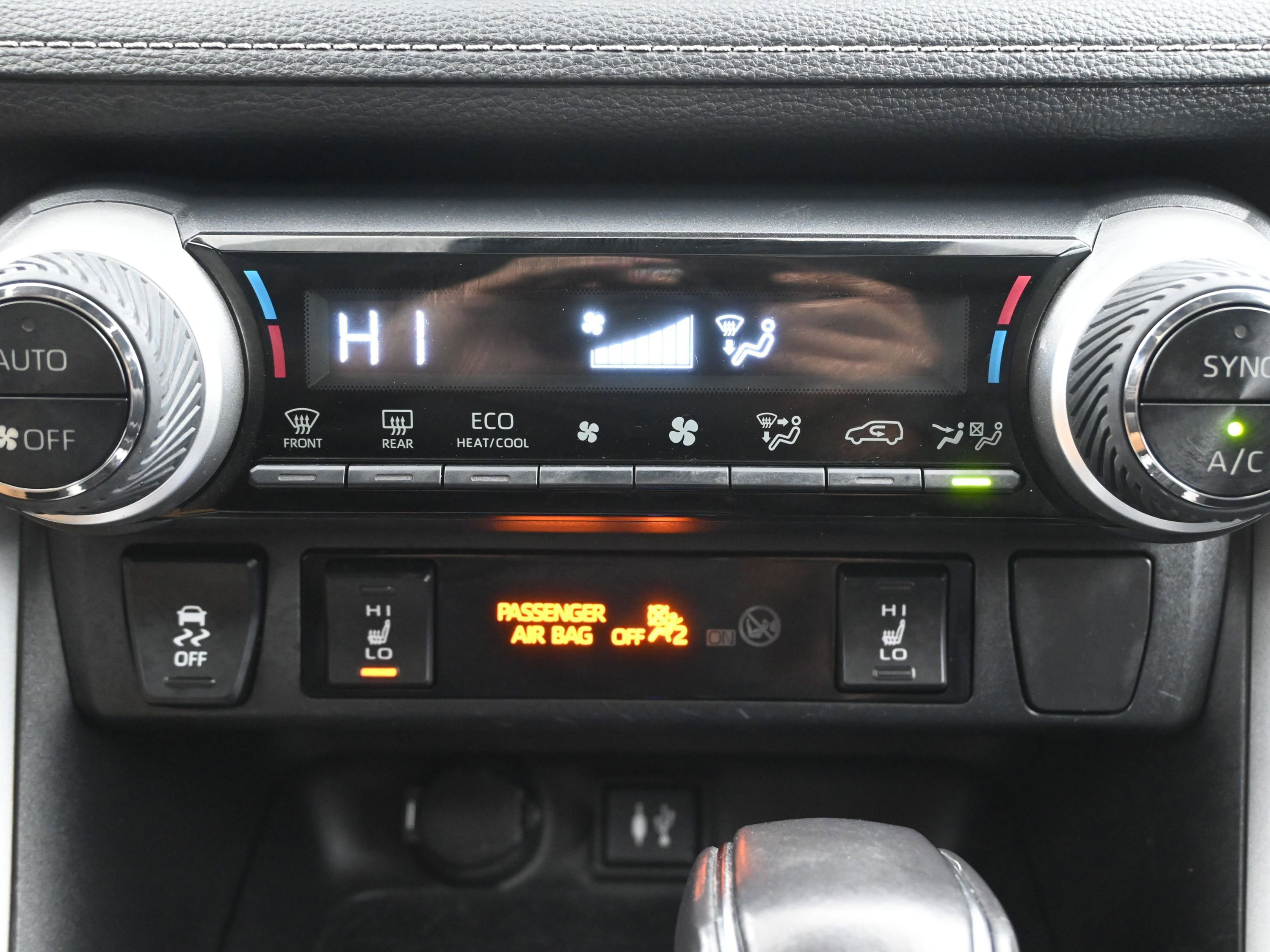 Used 2019 Toyota RAV4 XLE Premium image 17