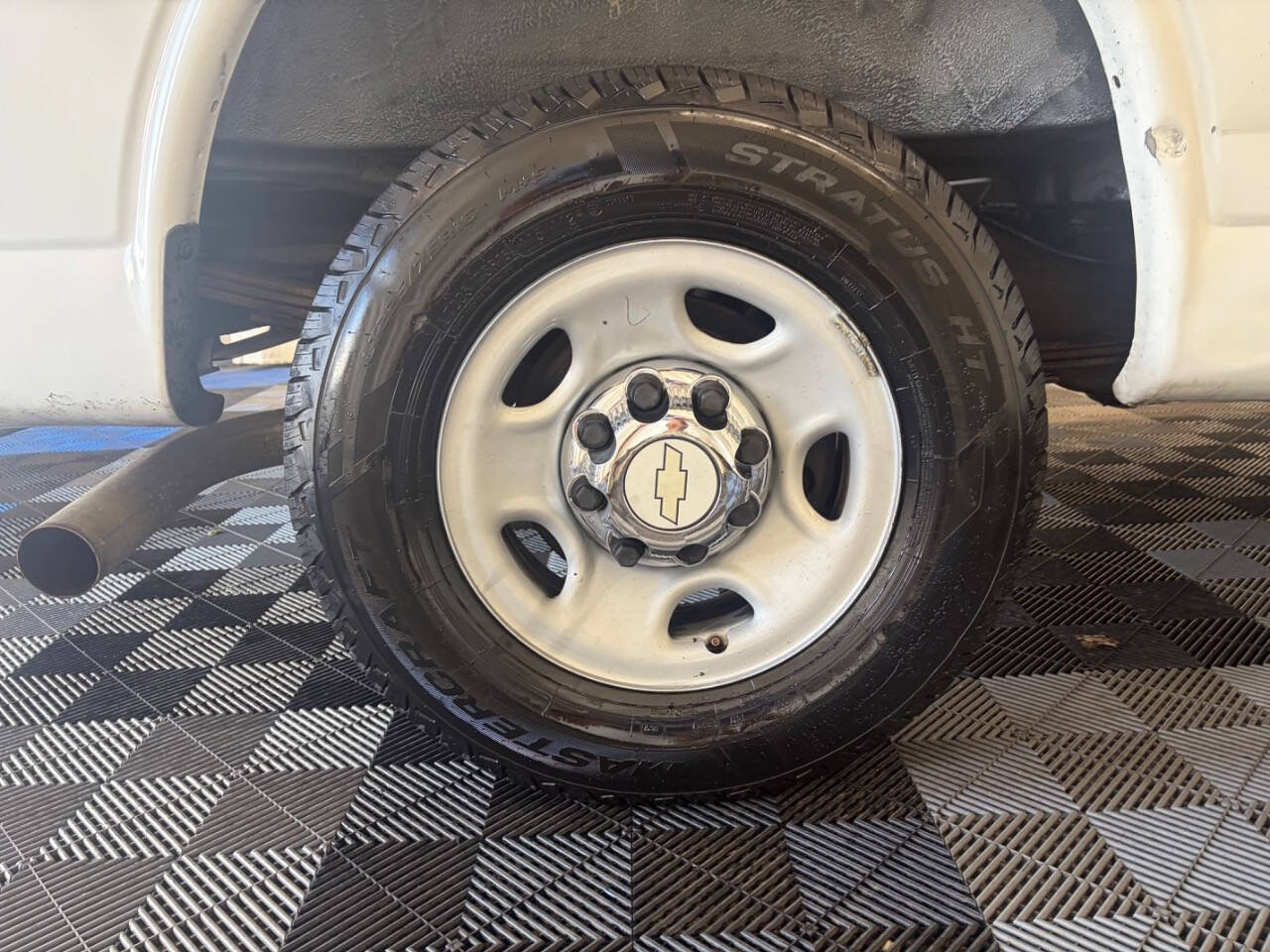 Used 2006 Chevrolet Express 2500 Passenger w/ LT Preferred Equipment Group RWD image 22