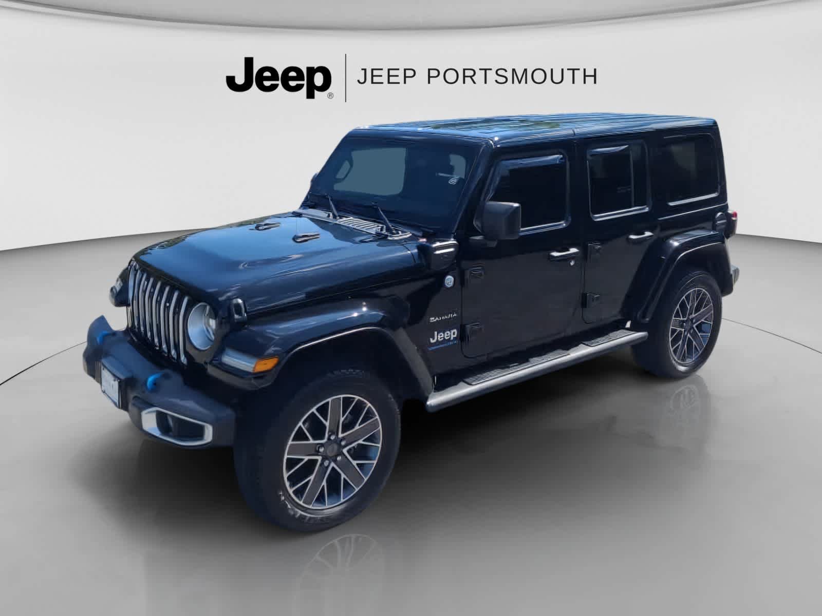 Used 2023 Jeep Wrangler Unlimited Sahara w/ Cold Weather Group AWD/4WD image 2