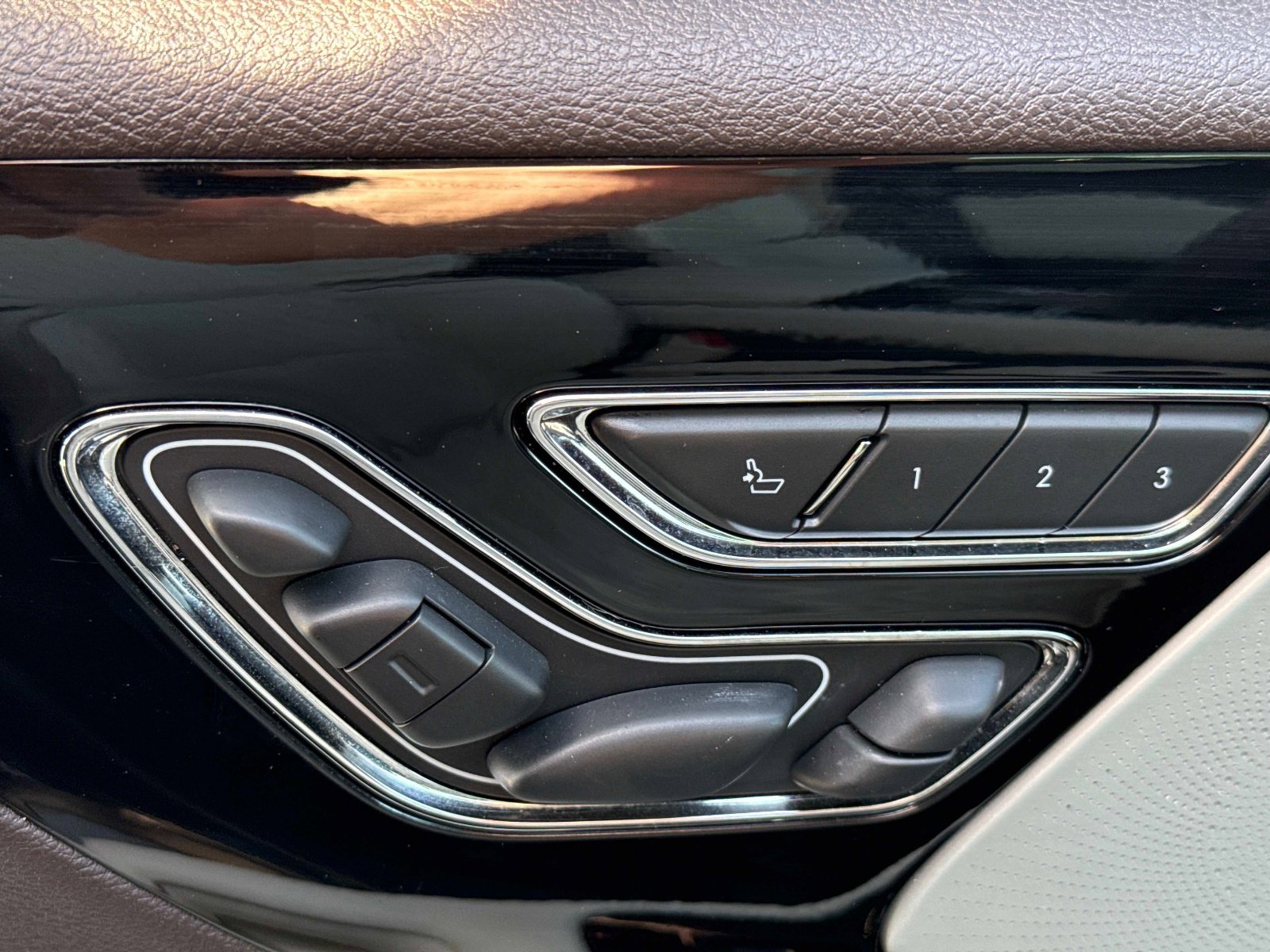 Used 2023 Lincoln Aviator Black Label w/ Dynamic Handling Package image 23