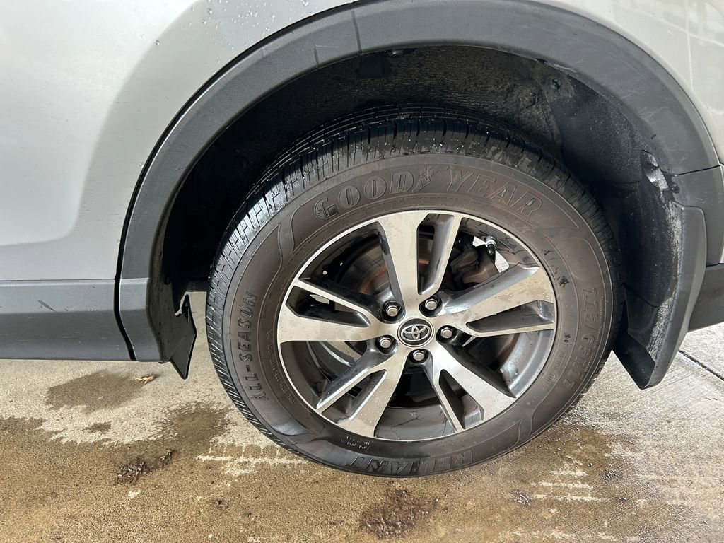 Used 2016 Toyota RAV4 XLE FWD image 8