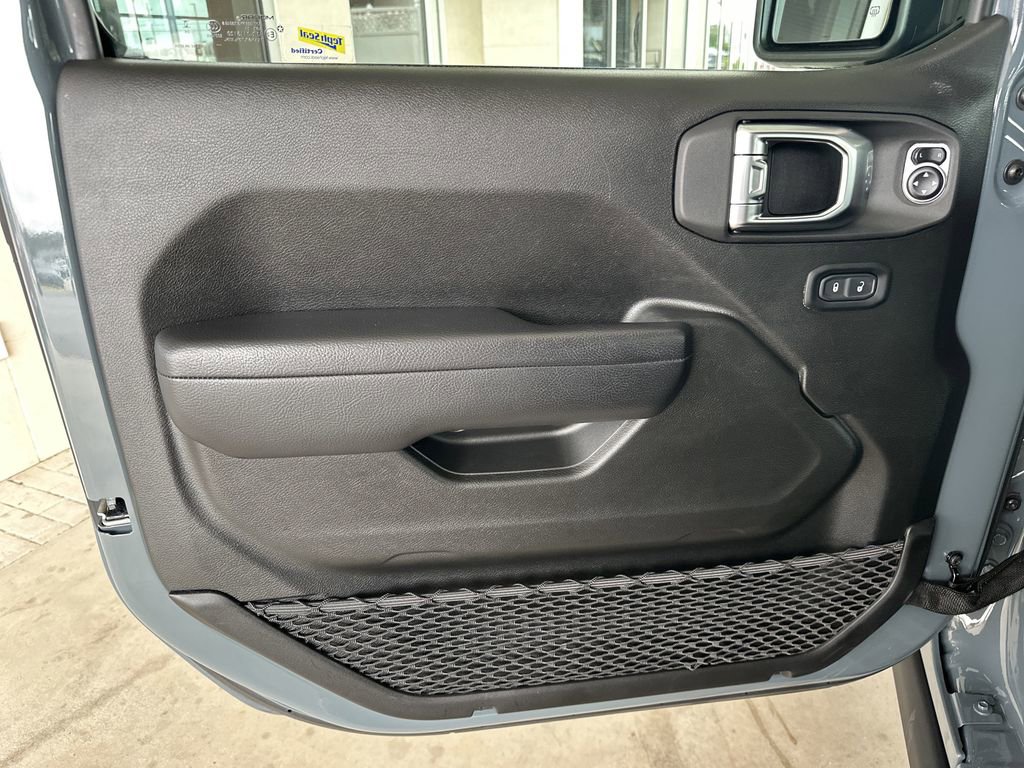 Used 2024 Jeep Wrangler Unlimited Rubicon w/ Safety Group image 10