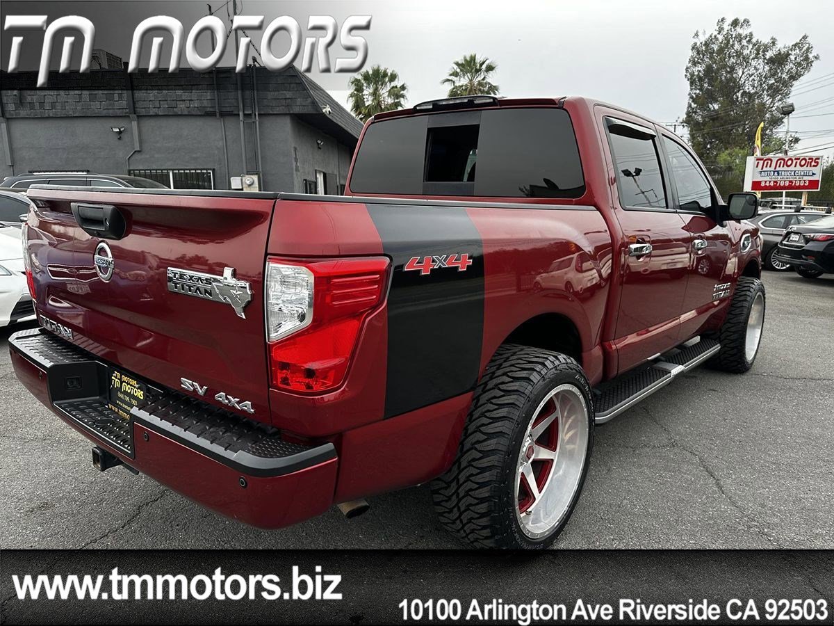 Used 2017 Nissan Titan SV image 21