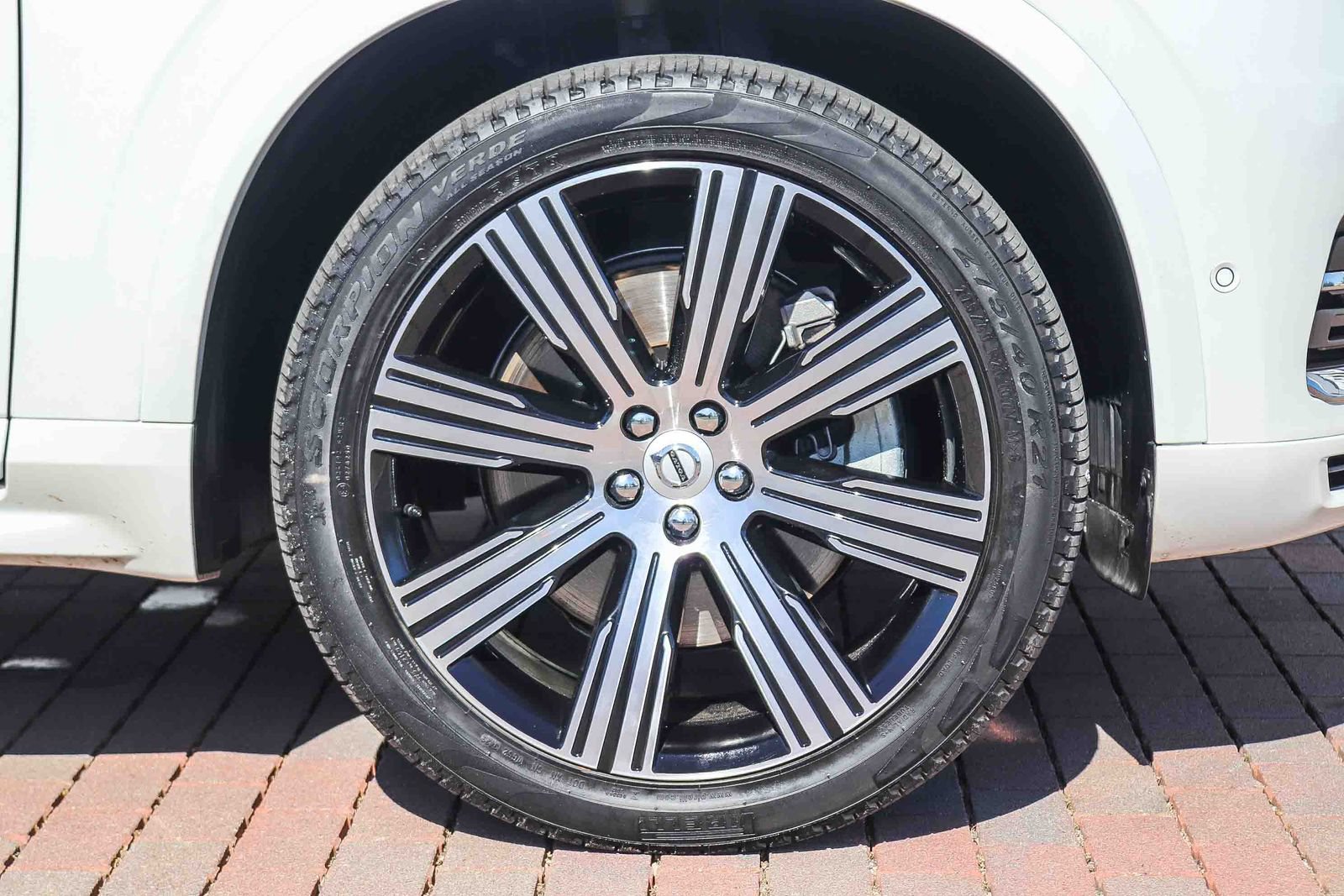 Used 2024 Volvo XC90 T8 Ultimate w/ Protection Package Premier AWD/4WD image 11